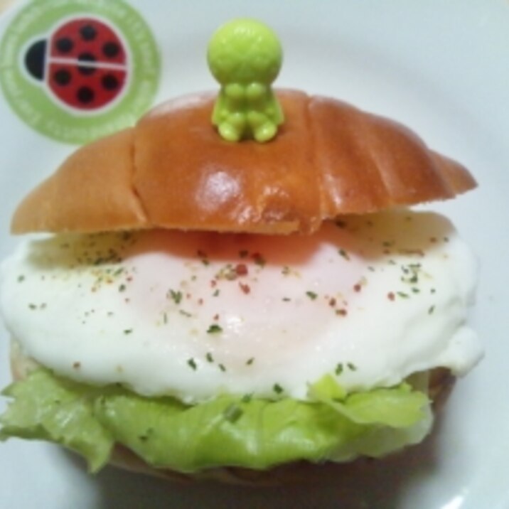 目玉焼き レタス マジックソルトのロールパン